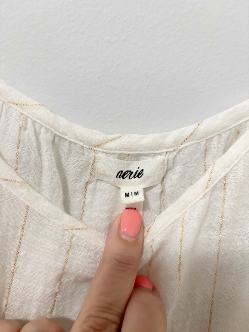 aerie White Dress Gold Pinstripes Womens Sz Medium Tiered Babydoll Boho Coastal - Picture 4 of 10